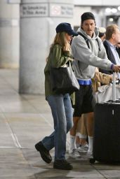 Margot Robbie Unveils Off-Duty Cool at JFK Airport – Sept 2025