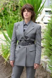 Maria Chiara Giannetta Commands Blanca Premiere in Belted Grey Precision