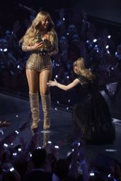 Mariah Carey - Unveils Golden Look at VMAs