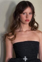Mia Goth Unveils Sculptural Noir at TIFF Tribute Awards – Sept 2025