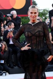 Molly Sims Unveils Goth-Romance Look at Venice