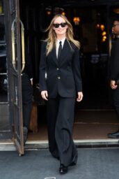 Olivia Wilde Redefines Casual Chic With a Fluid Menswear Look