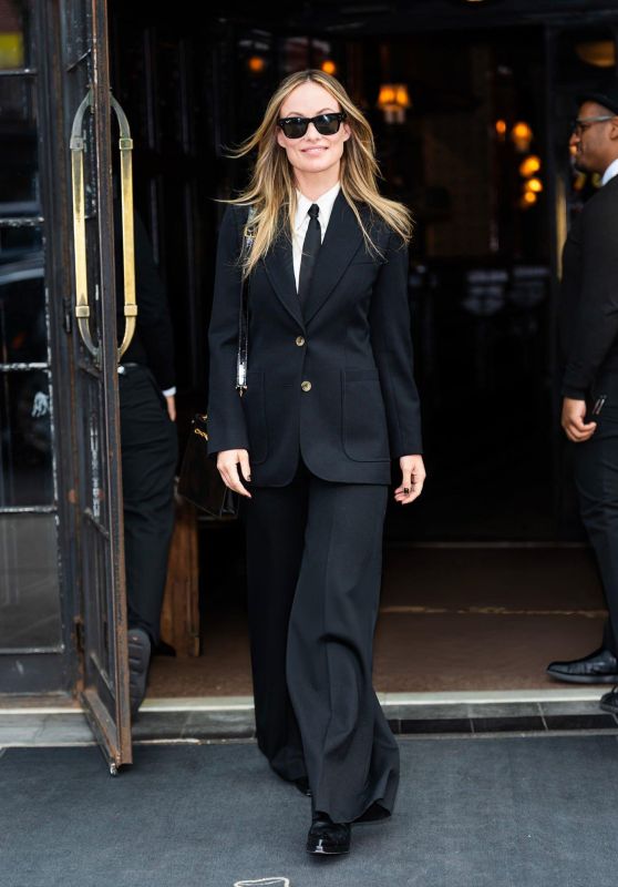 Olivia Wilde Redefines Casual Chic With a Fluid Menswear Look