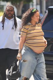 Rihanna Pregnancy Glam: How She’s Redefining Maternity Style in 2025