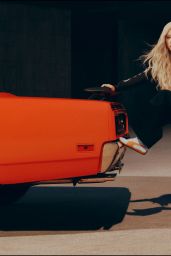 Rosé Champions Classic Reinvention in PUMA’s Monochrome Playground