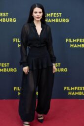 Ruby O Fee Defines Sheer Elegance At FilmFest Hamburg 2025 Premiere