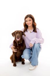 Sarah Hyland Unveils Cozy Style for a Courageous Cause