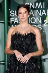 Shailene Woodley Champions CNMI Sustainable Fashion Awards in Textural Black