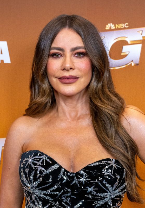 Sofía Vergara Commands Americas Got Talent Semifinals In Celestial Black Velvet
