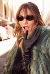 Suki Waterhouse Unveils Faux Fur Noir at Michael Kors Show 2025