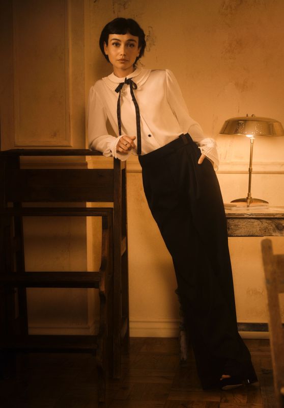 Sydney Chandler Champions Pre-Emmys Style with Vintage Precision