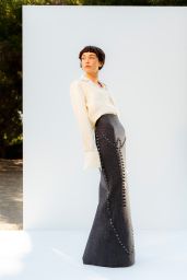 Sydney Chandler Embodies Who What Wear Editorial Contrast