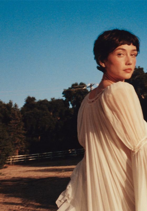 Sydney Chandler Embodies Who What Wear Editorial Contrast