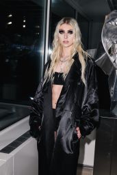 Taylor Momsen Unveils MAC Campaign Nineties Grunge Opulence