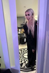 Taylor Momsens Velvet Noir Moment for Nylon