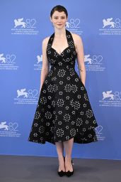 Thomasin McKenzie Debuts a Retro-Chic Look in Venice