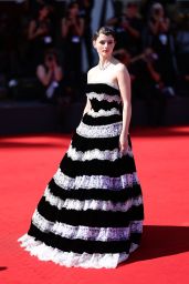 Thomasin McKenzie Unveils Lace Geometry at Venice Film Festival 2025