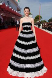 Thomasin McKenzie Unveils Lace Geometry at Venice Film Festival 2025