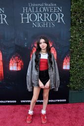 Violet McGraw Debuts Gothic Grunge at Halloween Horror Nights 2025