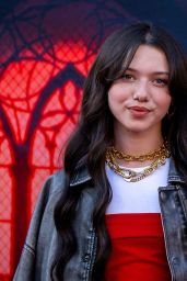 Violet McGraw Debuts Gothic Grunge at Halloween Horror Nights 2025
