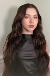 Violet McGraw Ignites Horror Unleashed’s Gothic Tulle Micro-Mini