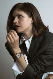 Alexandra Daddario’s Power Pose: TAG Heuer Carrera Date Elegance in Paris