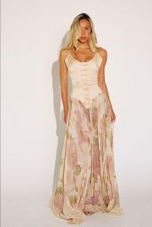 Alexis Ren Stuns in Raffe Vintage’s Bohemian Corset Gown – October 2025
