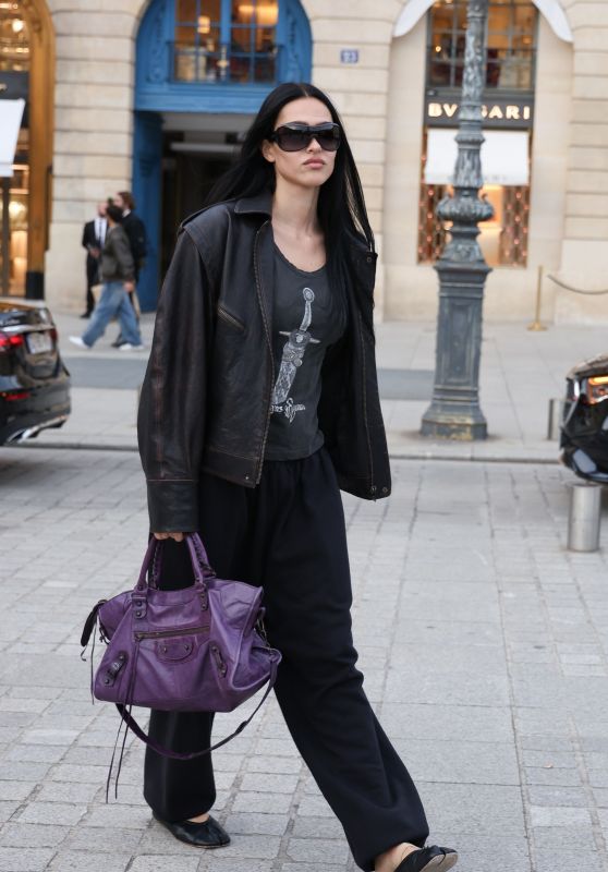 Amelia Gray Embraces Grunge Chic with an Oversized Jacket and a Balenciaga Bag
