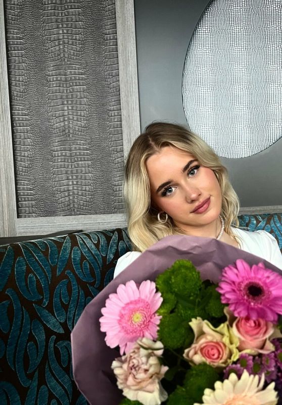 Annabelle Brian Defines Modern Off-Duty Glamour