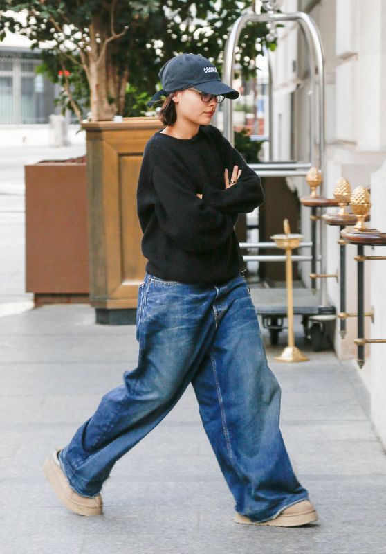Ariana Greenblatt Selects Oversized Nineties Street Style