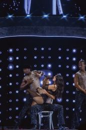 Dua Lipa’s Bold Stage Look: Oversized Fur and Nude Contrast at October 2025 Performance