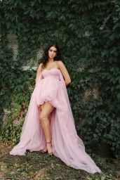 Geraldine Viswanathan Champions Off-Duty Glamour in Floral Ruffles for Schön! Magazine, October 2025
