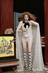 Isla Fisher Champions Theatrical Glamour in Numéro Netherlands’ October 2025 ‘Fantasy’ Editorial