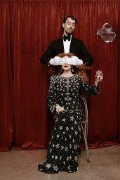 Isla Fisher Champions Theatrical Glamour in Numéro Netherlands’ October 2025 ‘Fantasy’ Editorial