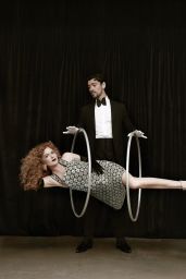 Isla Fisher Champions Theatrical Glamour in Numéro Netherlands’ October 2025 ‘Fantasy’ Editorial