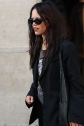 Jenna Ortega Embraces Dark Academia Streetwear at Paris Fashion Week