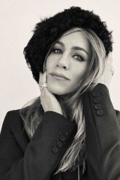 Jennifer Aniston Editorial Defines Chic for November 2025
