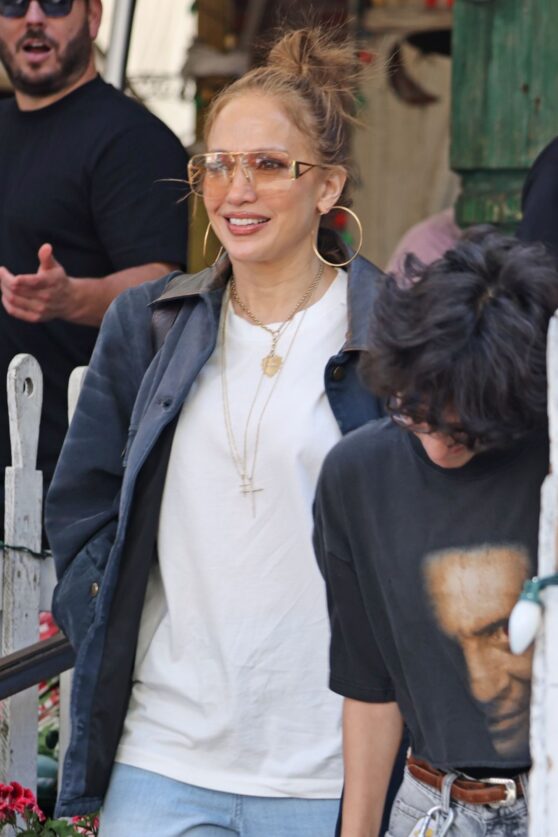 jennifer-lopez-style-spotlight-at-the-ivy-2025-9