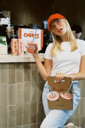 Jordyn Jones Casual Style Erewhon Smoothie October 2025