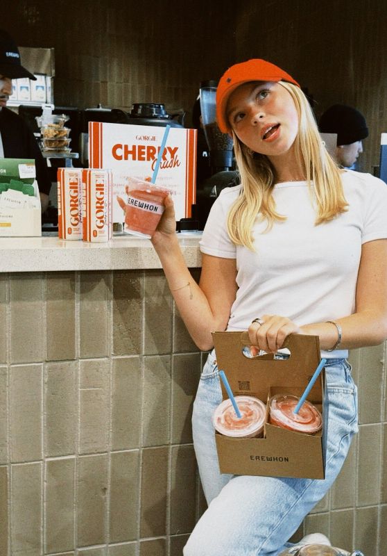 Jordyn Jones Casual Style Erewhon Smoothie October 2025