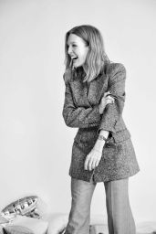 Julianne Moore’s Monochrome Mastery: A Study in Contrasts for WWD 2025