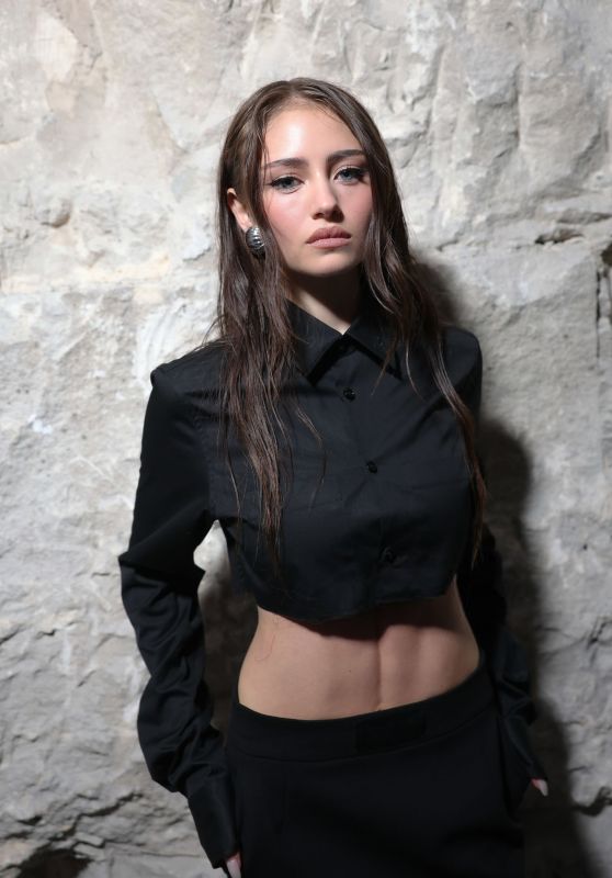 Leni Klum Champions The Cropped Shirt Trend at Vetements Paris Show
