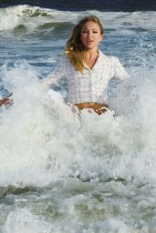 Lila Moss Channels Retro Chic for Vogue Japan Cover November 2025