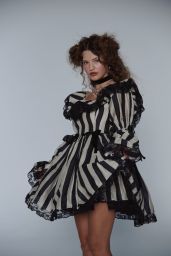 Olga Obumova Defines Striped Romantic Volume Selkie Fall 2025