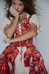 Olga Obumova Embraces Mushroom Print Volume Selkie Fall 2025