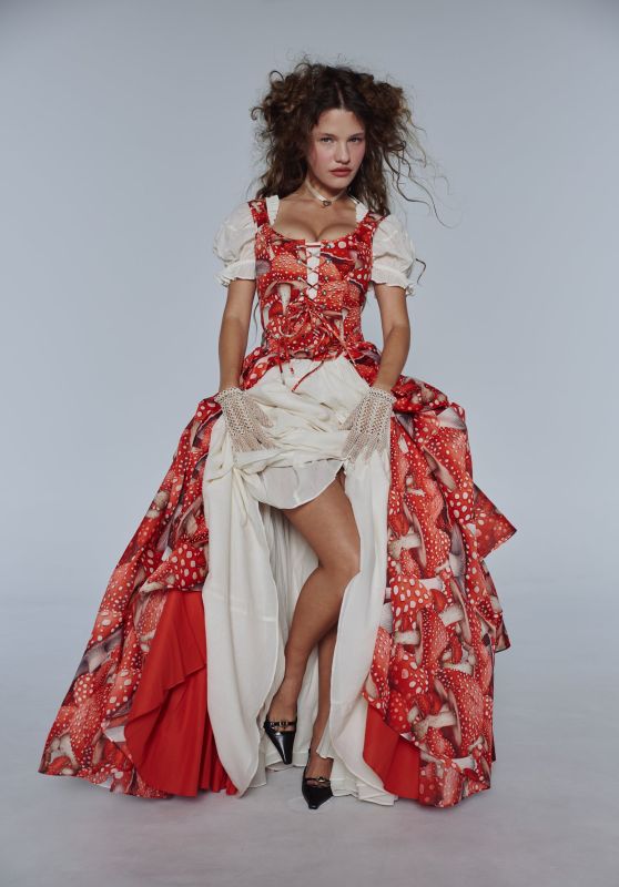 Olga Obumova Embraces Mushroom Print Volume Selkie Fall 2025