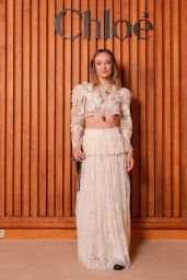 Olivia Wilde Opts For Romantic Lace at the Chloé Fashion Show