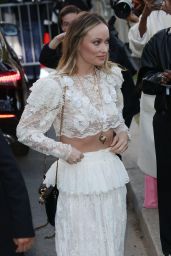 Olivia Wilde Opts For Romantic Lace at the Chloé Fashion Show