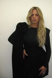 Reneé Rapp in Black Velvet Gown with Reflective Embellishments