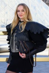 Sophie Turner Embraces Sculptural Edge at Louis Vuitton Fashion Show 2025